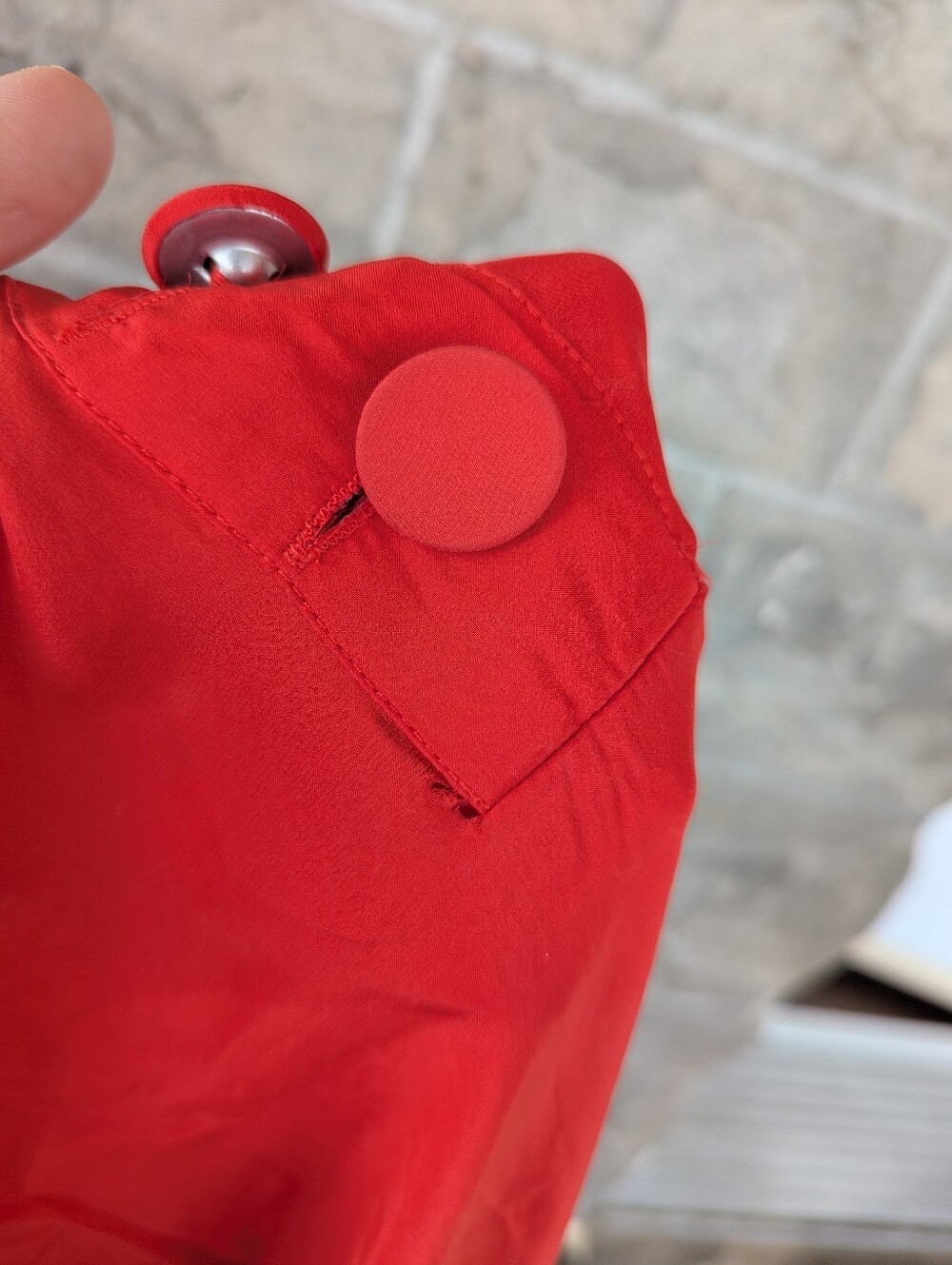 ARITZIA Central West Park 100% Silk Red Flowy Top Y2k - Picture 6 of 6